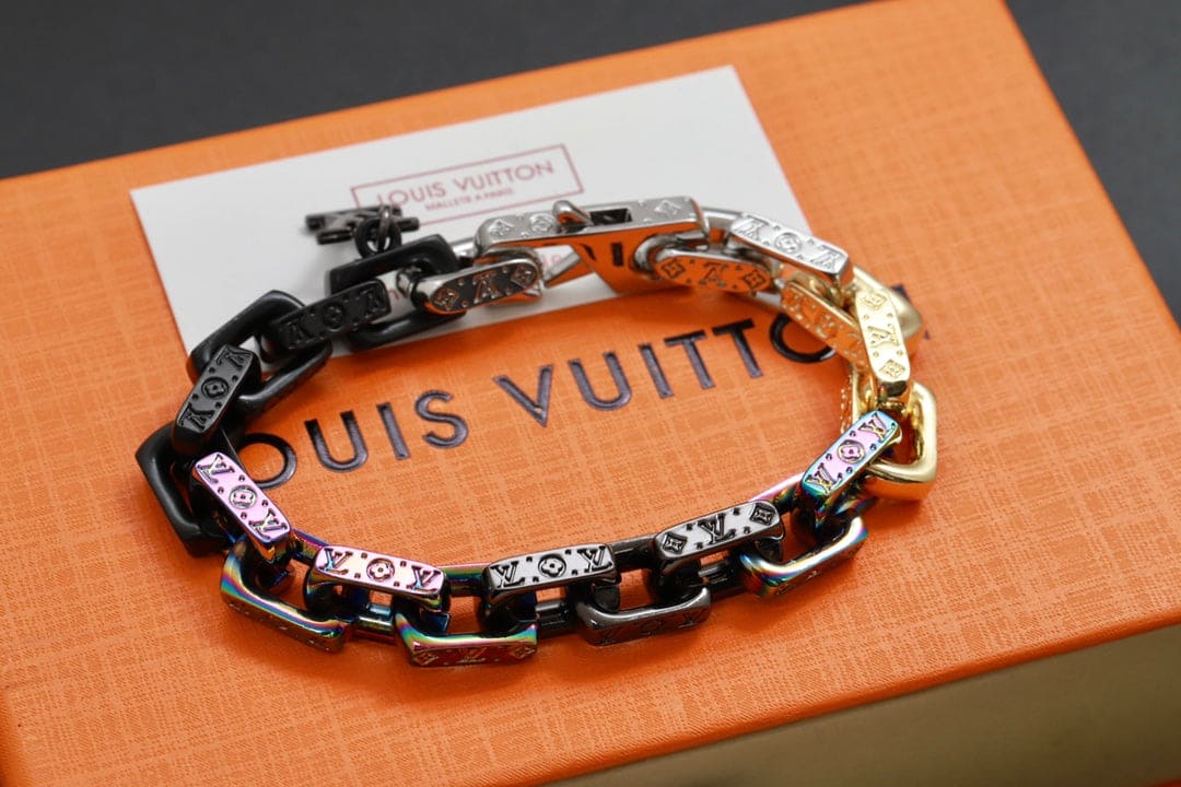 Louis Vuitton Street Style Chain 18K Gold Bracelet