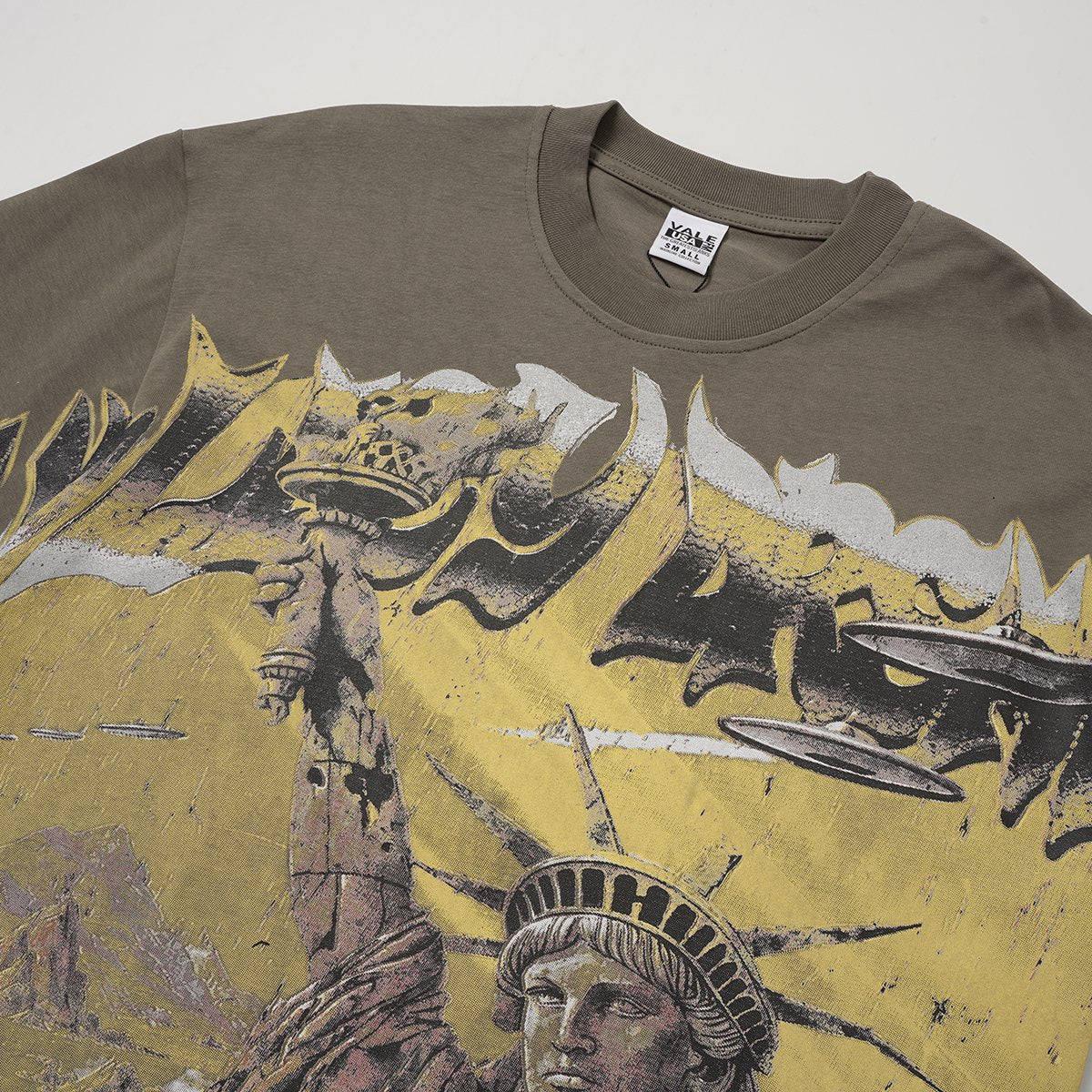 VALLEY Olive Statue of Liberty Graphic Short-Sleeve T-Shirt — detail