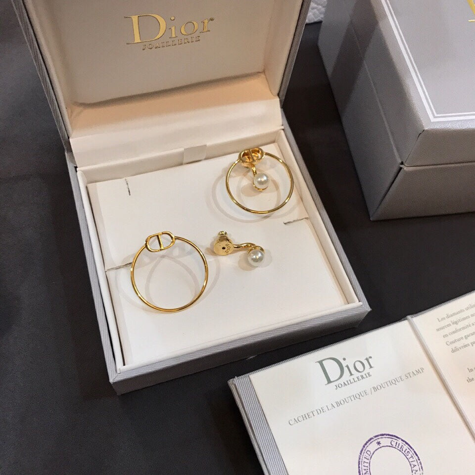 Dior 30 Montaigne Pearl 18K Gold Earrings