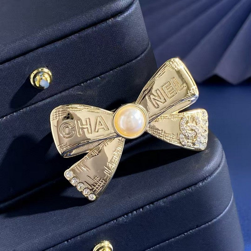Chanel Bow Tie Gold 18K Gold Brooch