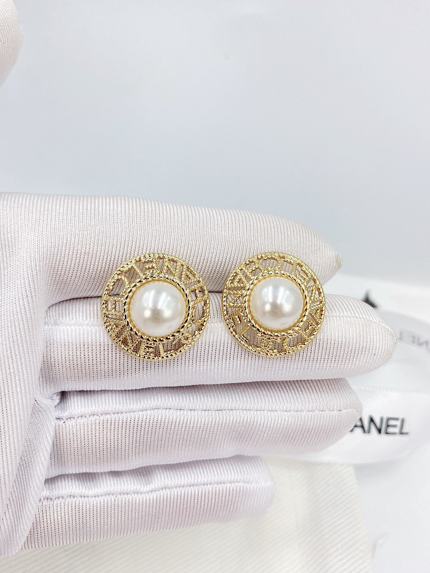 Chanel Pearl Round 18K Gold Earrings