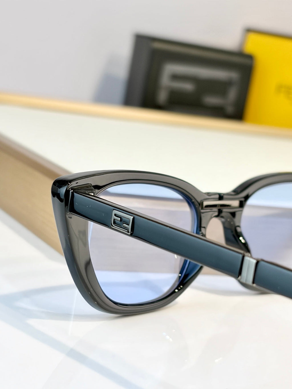 Fendi FE40089I Sunglasses
